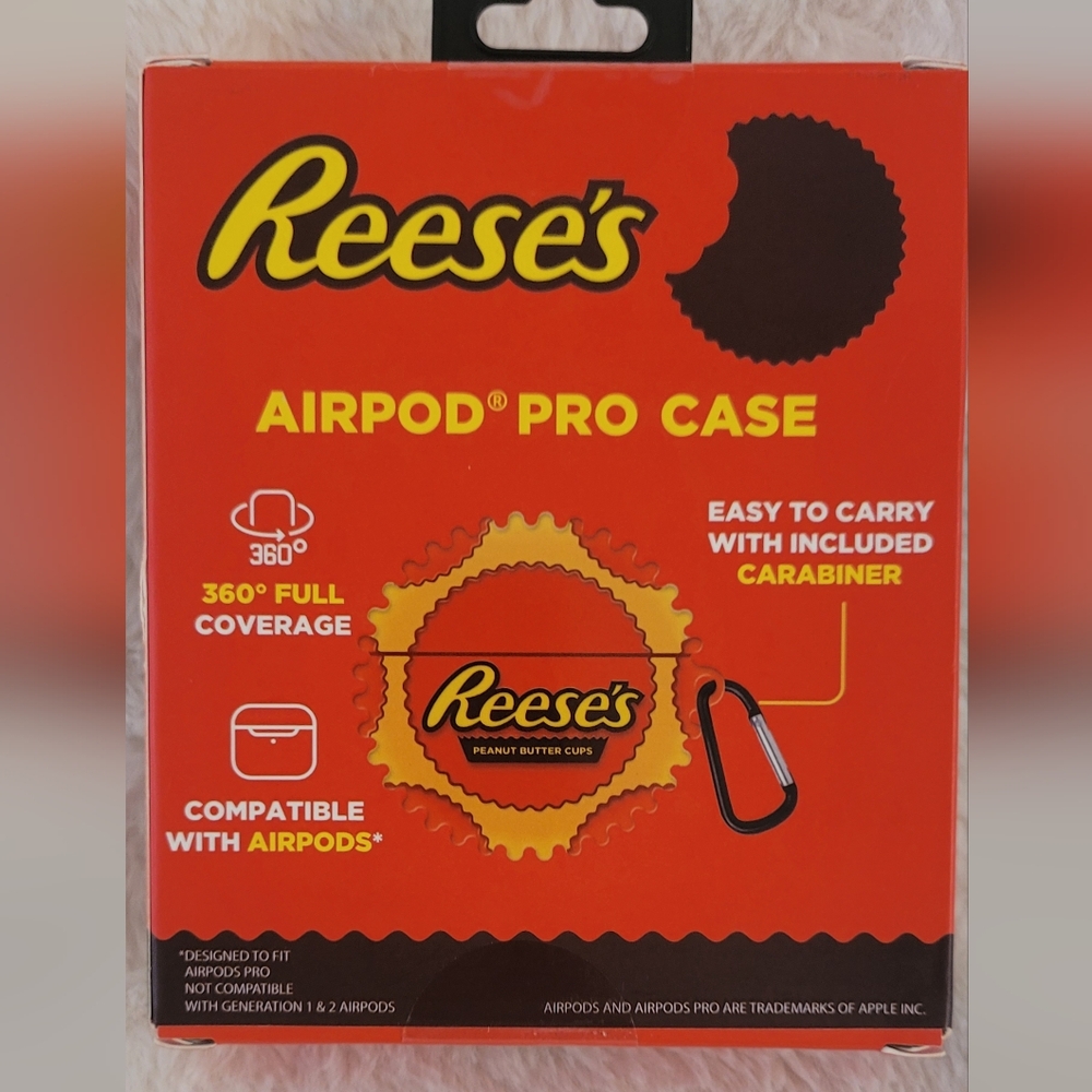 Reese's AirPod Pro Case with Carabiner - Picture 2 of 4